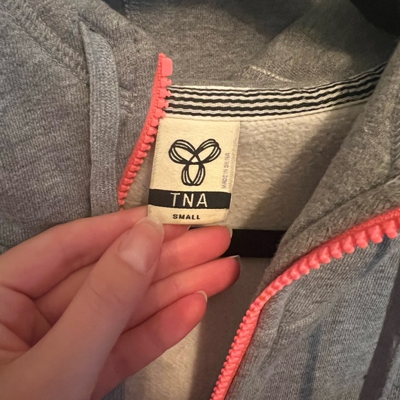 Heather grey with neon pink accent full zip-up hoodie | S | TNA | Aritzia - Picture 4 of 5